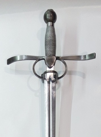 ESPADA DE PITONES CORTÉ HEMA