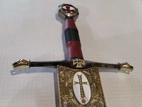ESPADA TEMPLARIA CABALLEROS DEL CIELO NEGRO CON VAINA
