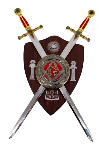 ESCUDO DE MADERA MASÓNICO CON ESPADAS PUÑO ROJO