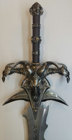 ESPADA FROSTMOURNE O AGONÍA DE ESCARCHA - WORLD OF WARCRAFT