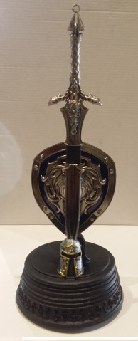 MINI ESPADA CON ESCUDO DE SIR ANDUIN LOTHAR - WORLD OF WARCRAFT