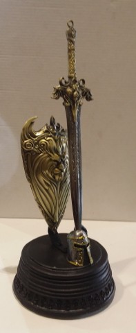 MINI ESPADA REY LLANE WRYNN I CON ESCUDO - WORLD OF WARCRAFT