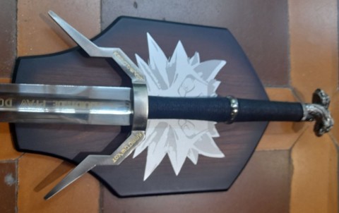 SOPORTE ESPADAS THE WITCHER PARA PARED