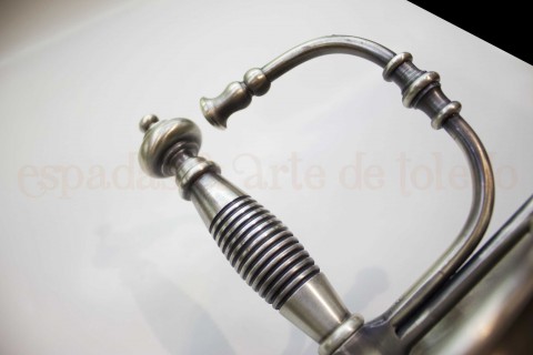 ESPADA CAZOLETA O TIZONA ESPAÑOLA (PLATA)