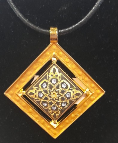 COLGANTE DAMASQUINADO MUDÉJAR CUADRADO ORO