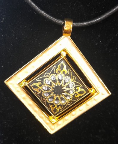 COLGANTE DAMASQUINADO MUDÉJAR CUADRADO ORO