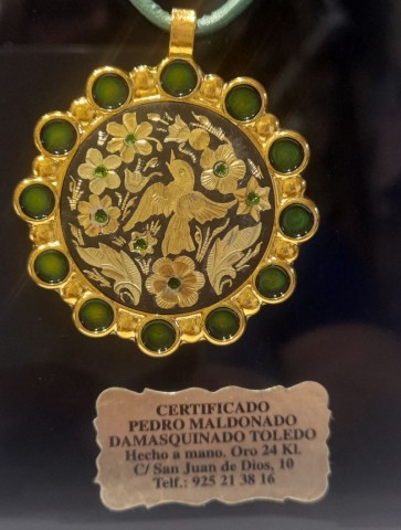 COLGANTE SOL DAMASQUINADO A MANO