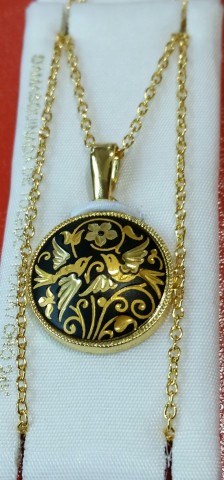 ROUND GOLD PENDANT